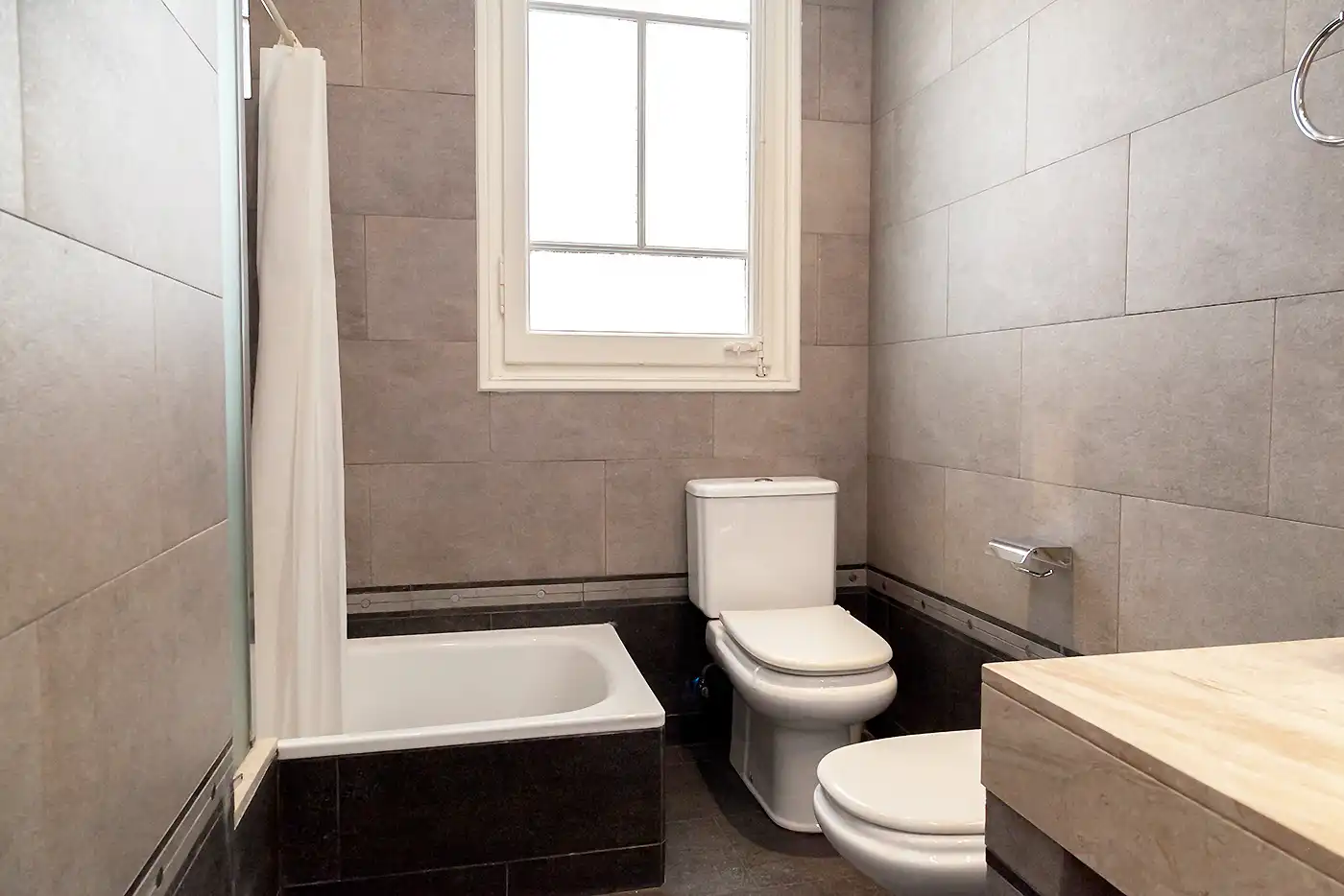 Baño de Piso en venta en Barcelona con Balcón