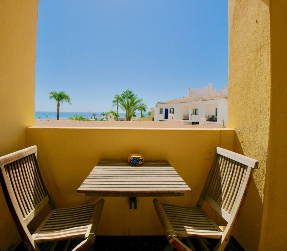 Exterior view of Flat for sale in Marbella  with Terrace, Furnished and Oven