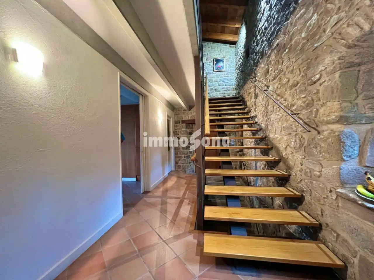 Finca rústica en venda en La Vall d'en Bas amb Calefacció, Jardí privat i Alarma