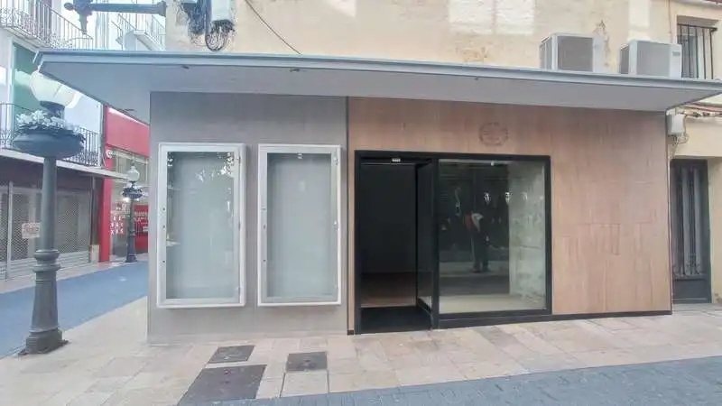 Local comercial en alquiler en Casco Urbano, imagen 2