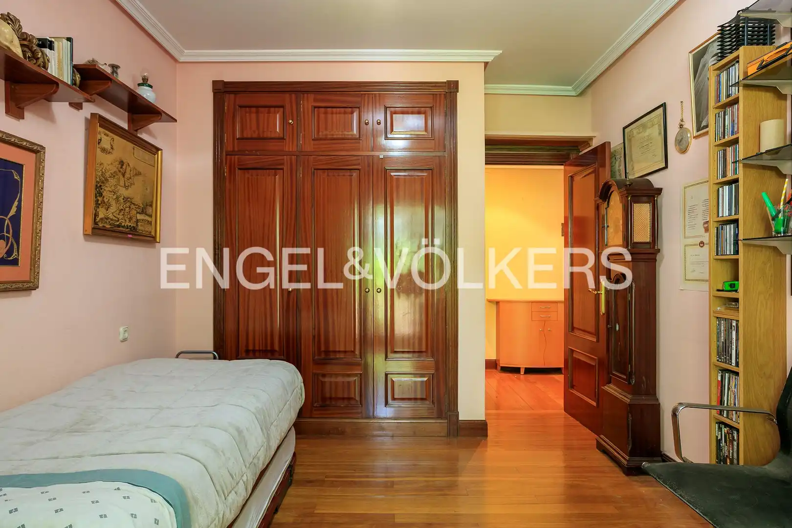 Bedroom of Flat for sale in Getxo   with Heating, Private garden and Parquet flooring