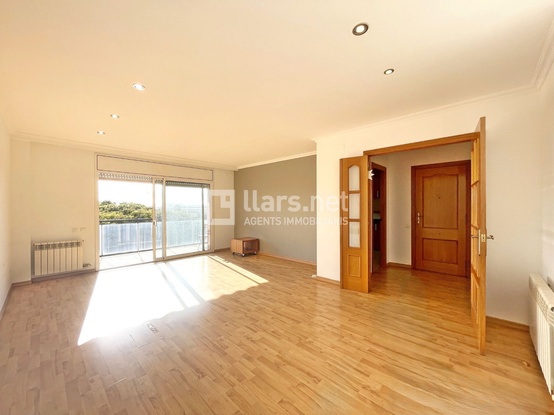Living room of Flat to rent in Vilanova i la Geltrú  with Heating, Parquet flooring and Terrace