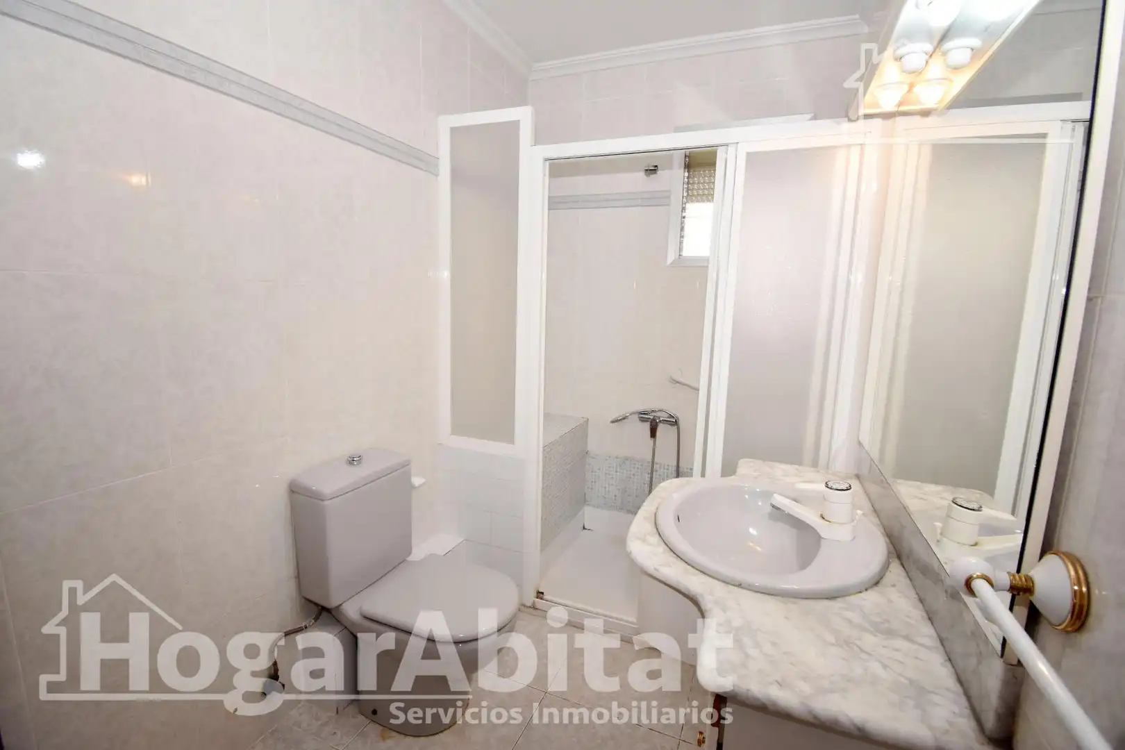 Bathroom of Flat for sale in Alaquàs  with Air Conditioner and Balcony