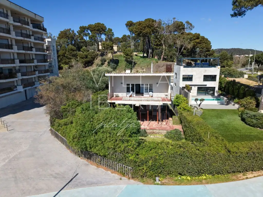 Vista exterior de Casa o xalet en venda en Calonge i Sant Antoni amb Jardí privat i Terrassa