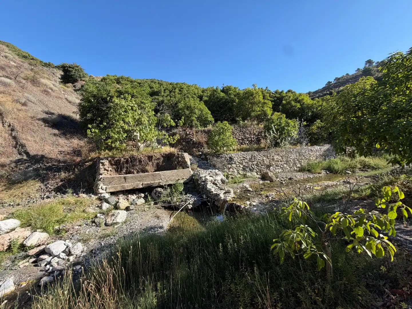 Finca rústica en venta en Yunquera con Jardín privado, Piscina y Amueblado