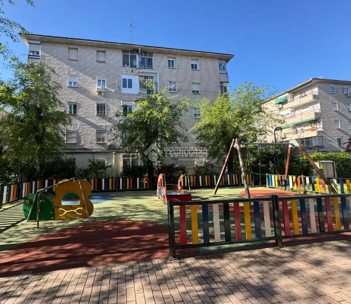 Außenansicht von Wohnung zum Verkauf in Parla mit Klimaanlage und Terrasse