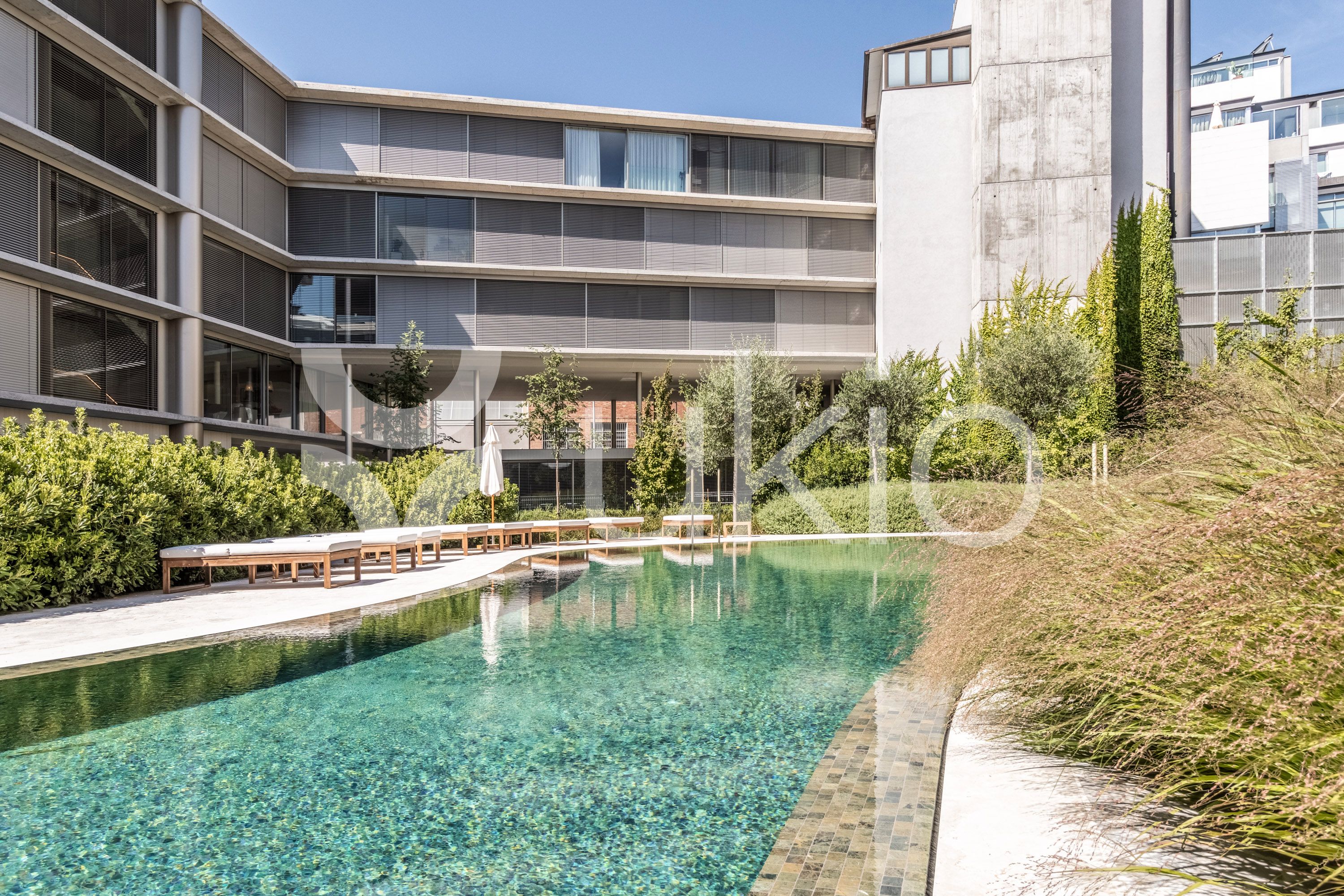 Swimming pool of Apartment to rent in  Madrid Capital  with Air Conditioner, Furnished and Oven
