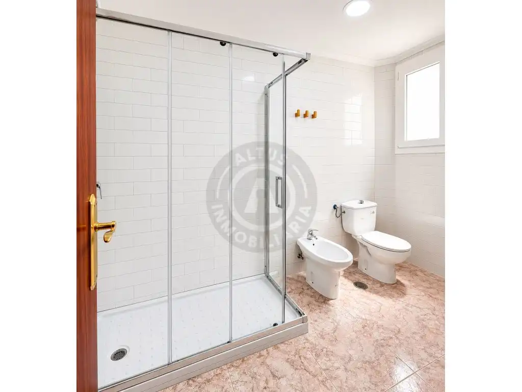 Baño de Piso de alquiler en Cáceres con Amueblado, Lavadora y Microondas