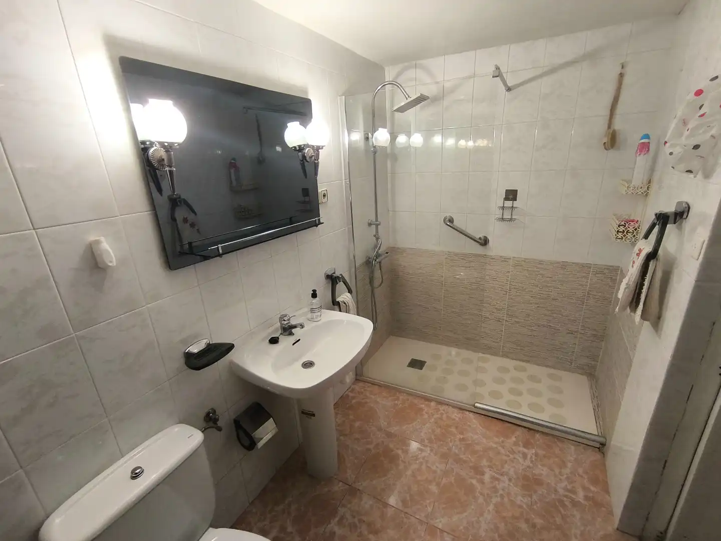 Baño de Casa o chalet en venta en Torrejón del Rey con Aire acondicionado, Calefacción y Jardín privado