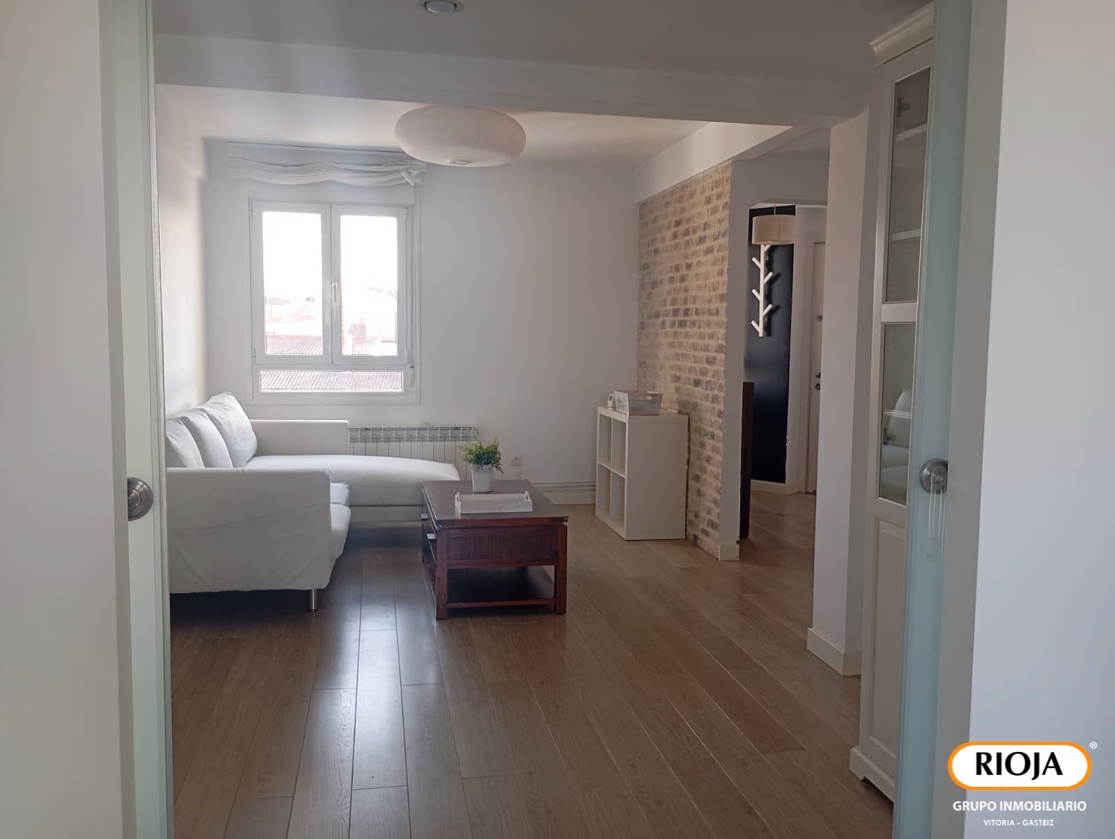 Sala de estar de Piso en venta en Vitoria - Gasteiz con Calefacción, Amueblado y Lavadora
