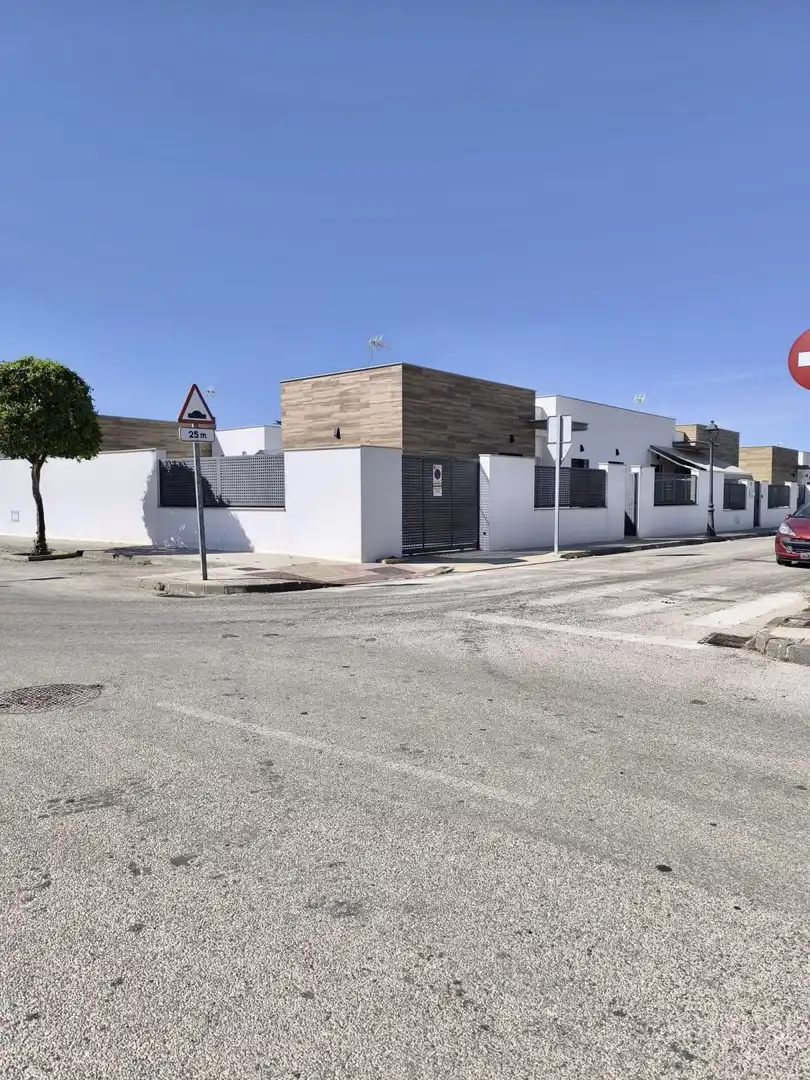 Vista exterior de Casa o chalet en venta en Umbrete con Aire acondicionado, Parquet y Trastero