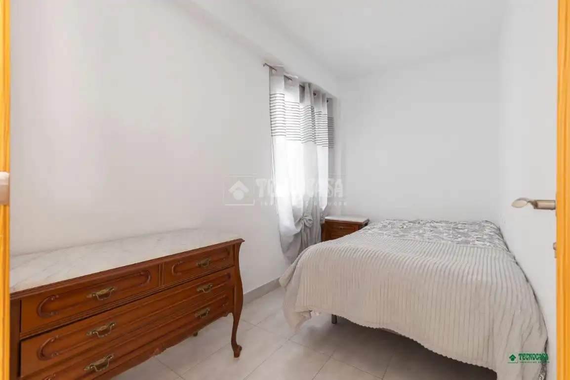 Schlafzimmer von Wohnung zum Verkauf in Almería mit Klimaanlage und Heizung