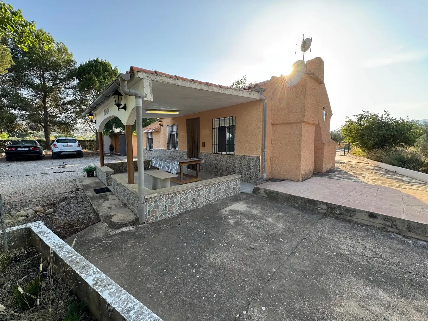 Vista exterior de Casa o xalet en venda en Villena amb Aire condicionat, Jardí privat i Terrassa