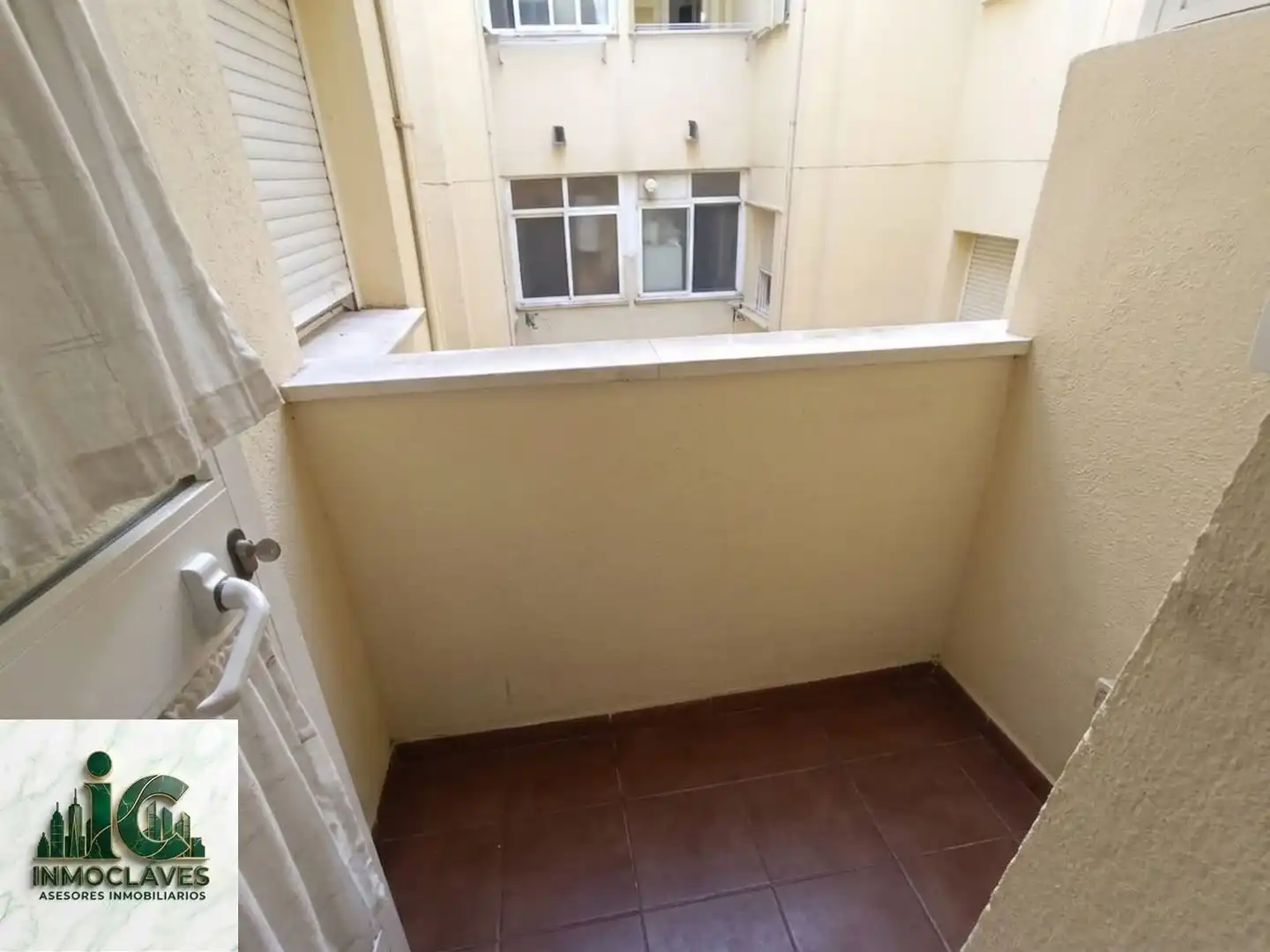Terrasse von Wohnung zum Verkauf in Algeciras mit Terrasse, Schwimmbad und Möbliert