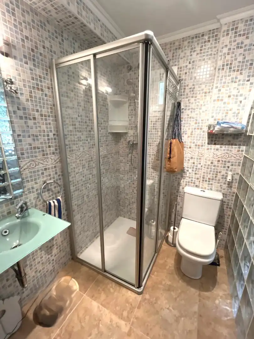 Baño de Planta baja en venta en Castell d'Aro, Platja d'Aro i s'Agaró con Aire acondicionado, Jardín privado y Terraza