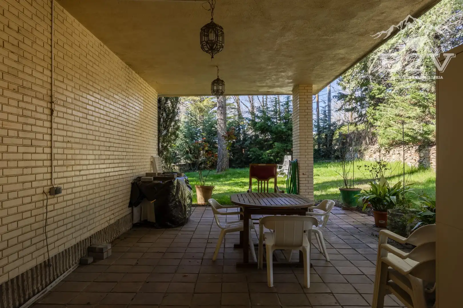 Terrassa de Casa o xalet en venda en Miraflores de la Sierra amb Calefacció, Jardí privat i Traster
