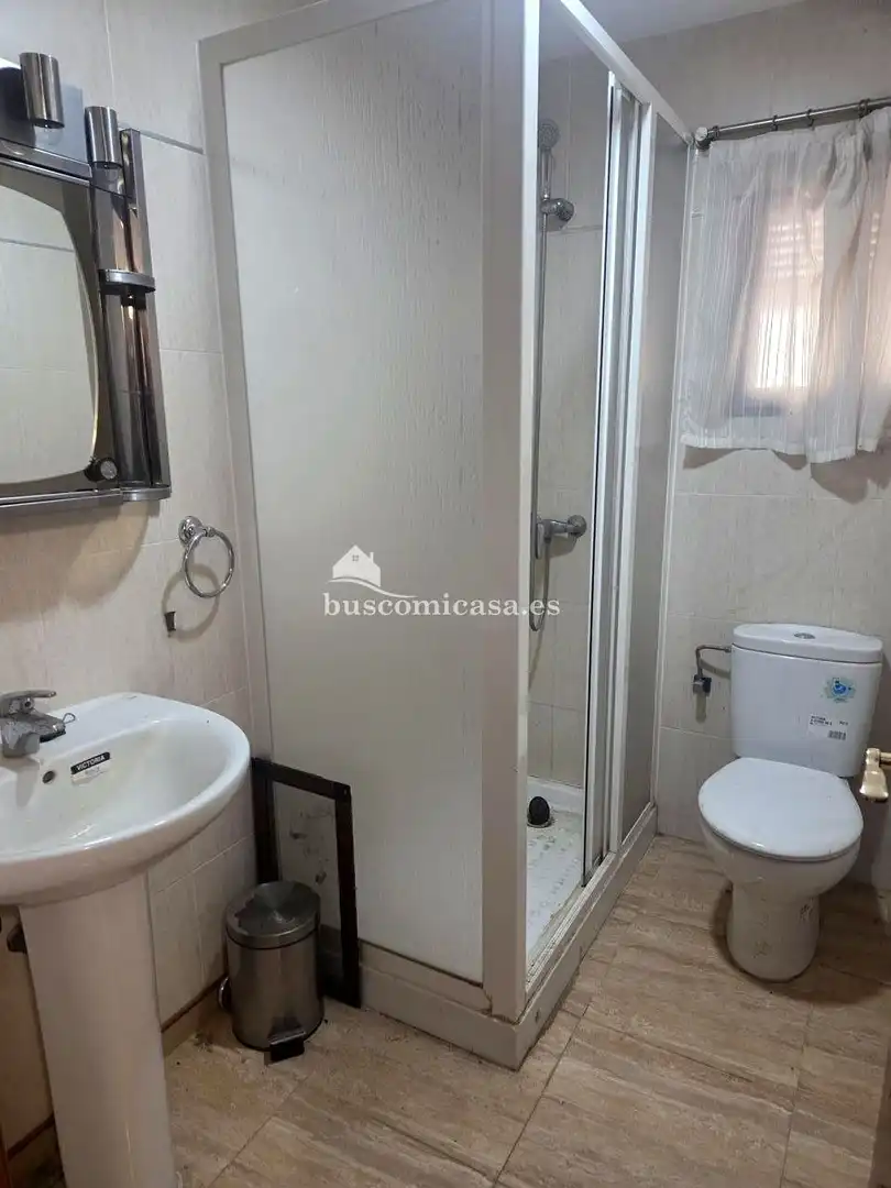 Bany de Casa o xalet en venda en Jaén amb Jardí privat, Traster i Moblat
