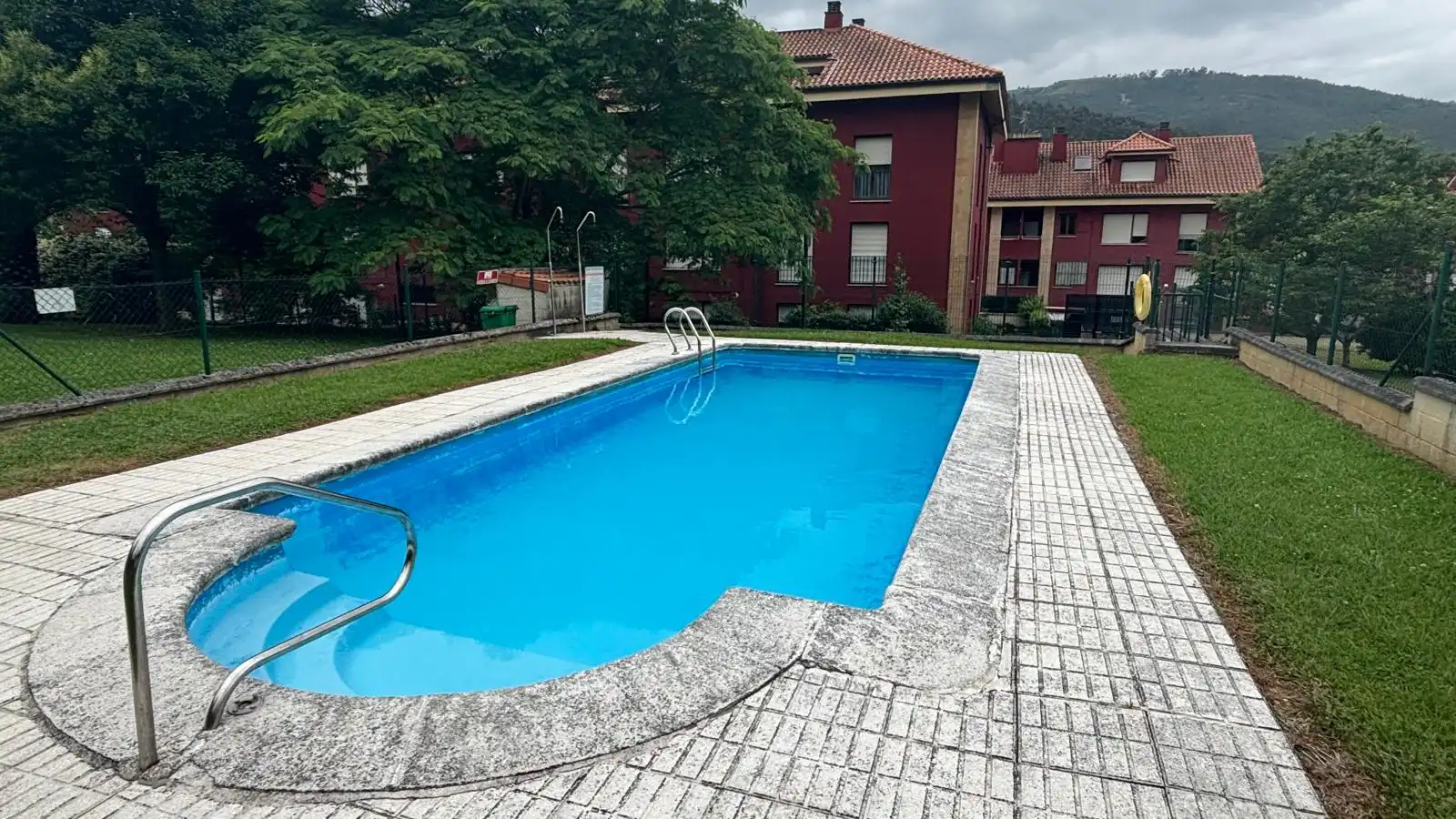 Schwimmbecken von Wohnung zum Verkauf in Ramales de la Victoria mit Heizung, Terrasse und Möbliert