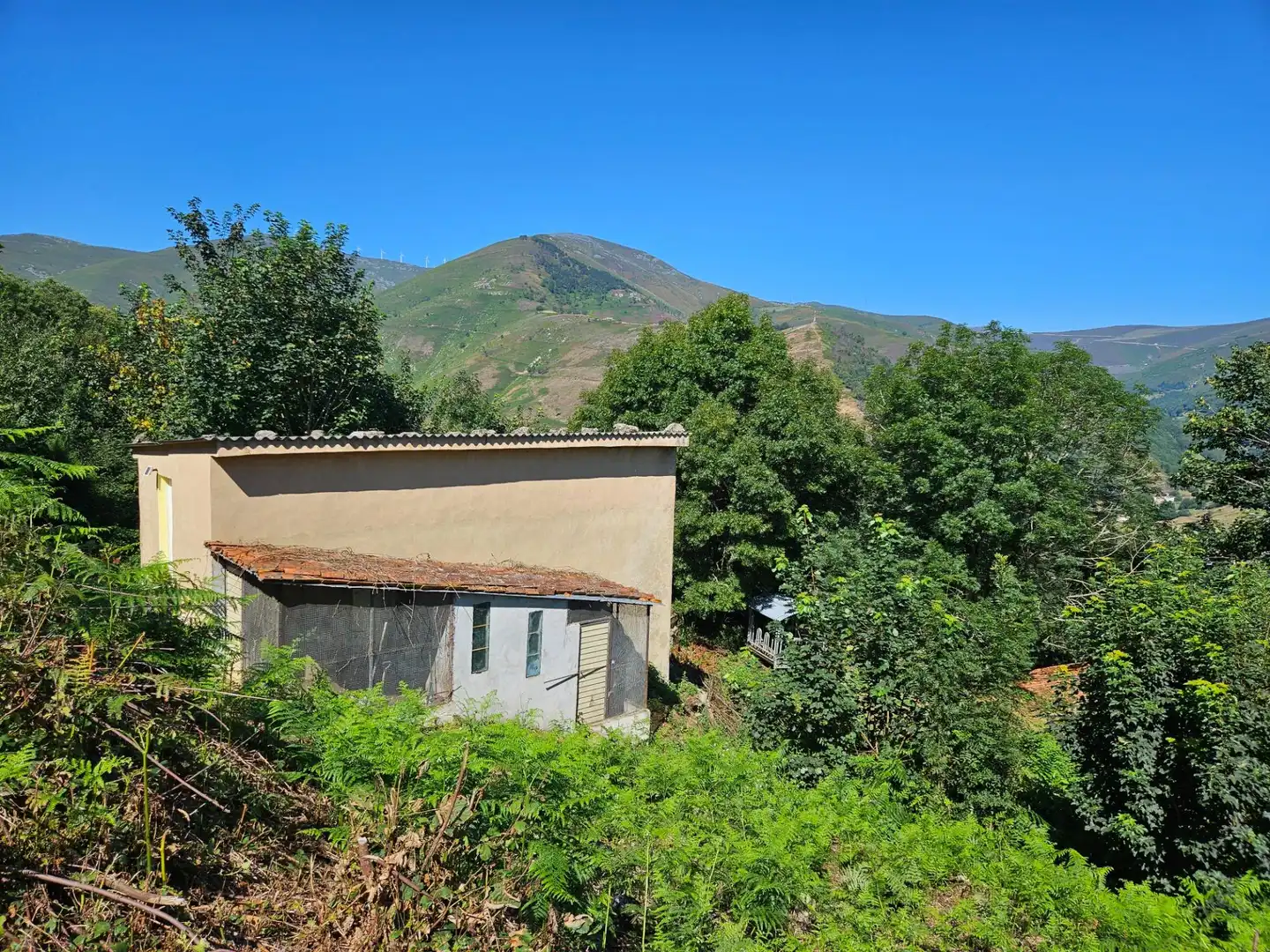 Country homes for sale in Allande