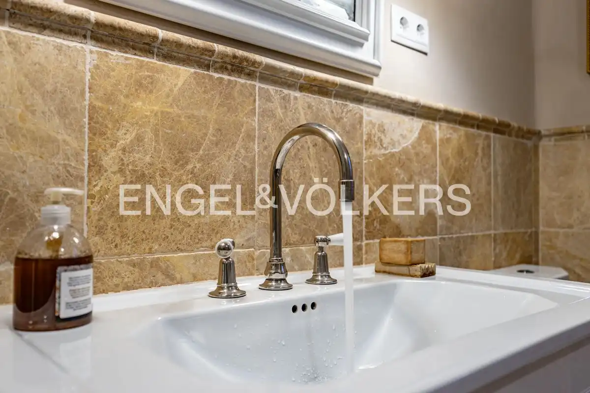 Baño de Piso en venta en León Capital  con Calefacción y Balcón