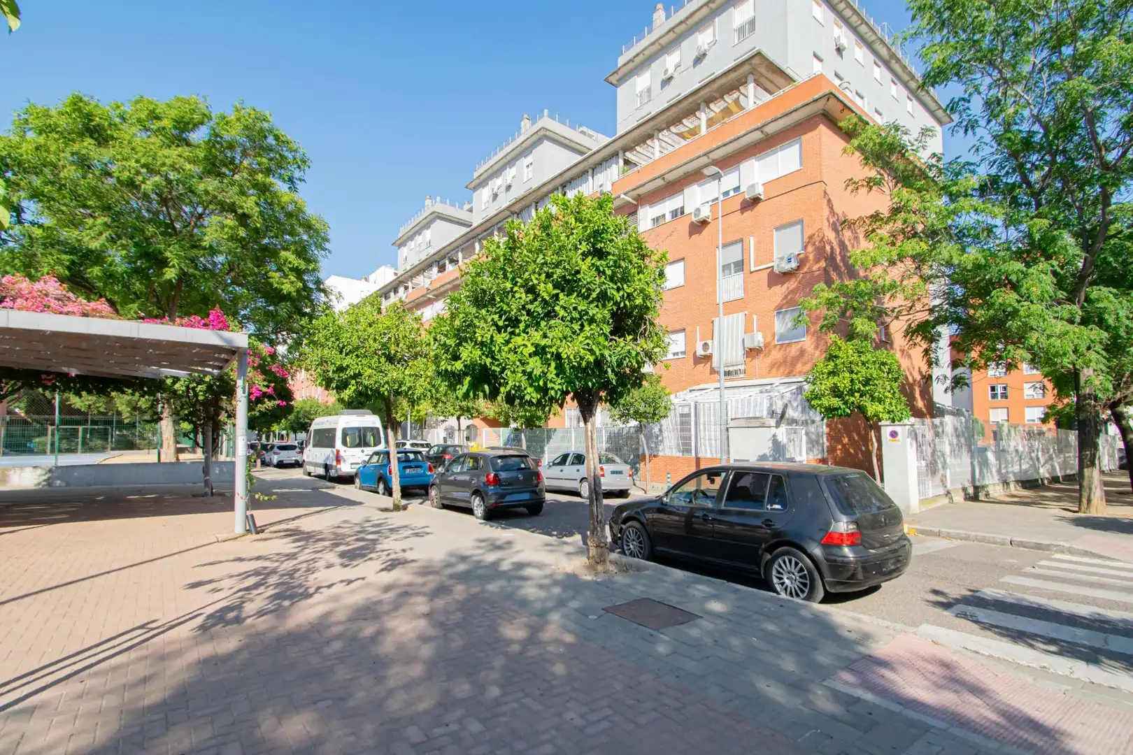 Außenansicht von Wohnung zum Verkauf in Sevilla mit Klimaanlage und Abstellraum