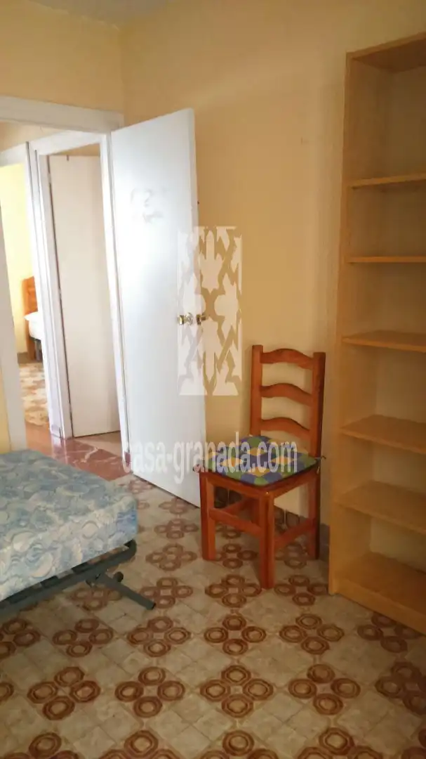 Schlafzimmer von Wohnung zum Verkauf in Granada mit Möbliert und Balkon