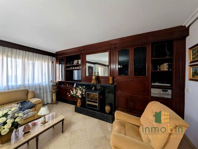 Dúplex en Venta en De La Constitución en Don Benito