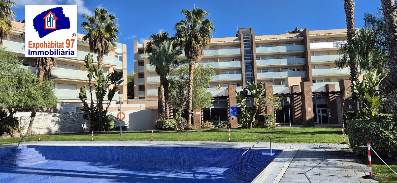 Piscina de Apartament en venda en Salou amb Calefacció, Jardí privat i Terrassa