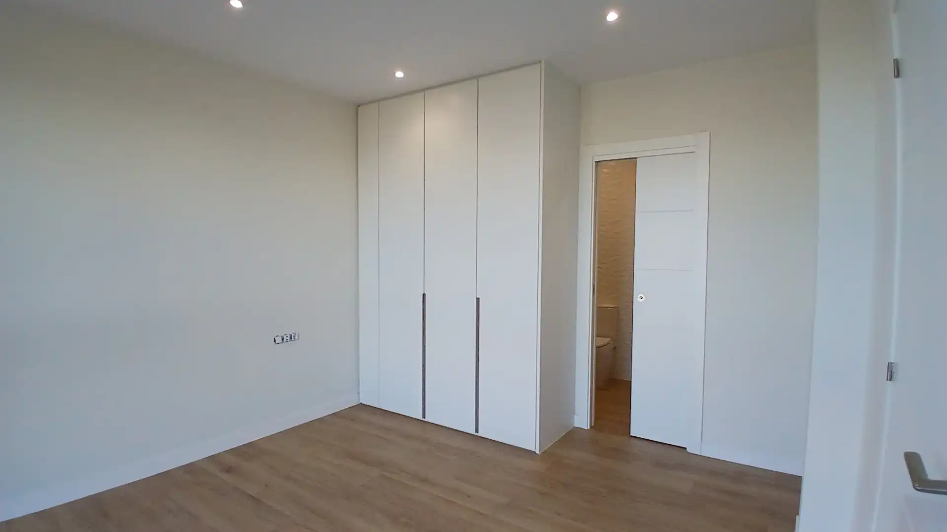 Habitación de Casa adosada en venta en Vigo  con Calefacción, Jardín privado y Piscina