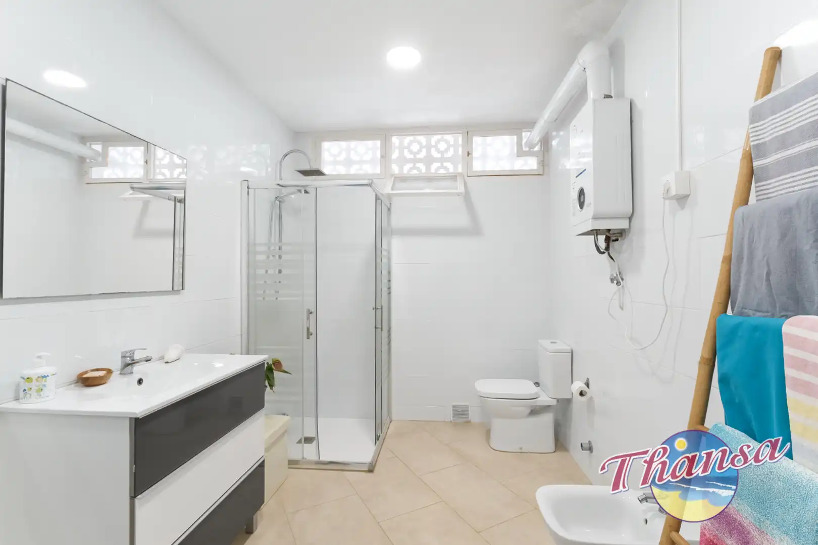 Baño de Casa o chalet en venta en Alicante / Alacant con Aire acondicionado, Calefacción y Jardín privado