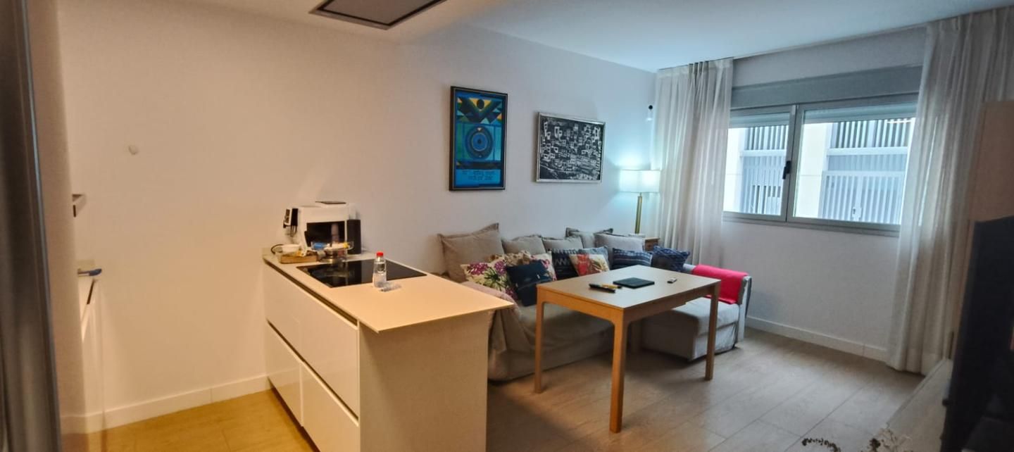 Sala d'estar de Apartament en venda en  Madrid Capital amb Aire condicionat i Calefacció