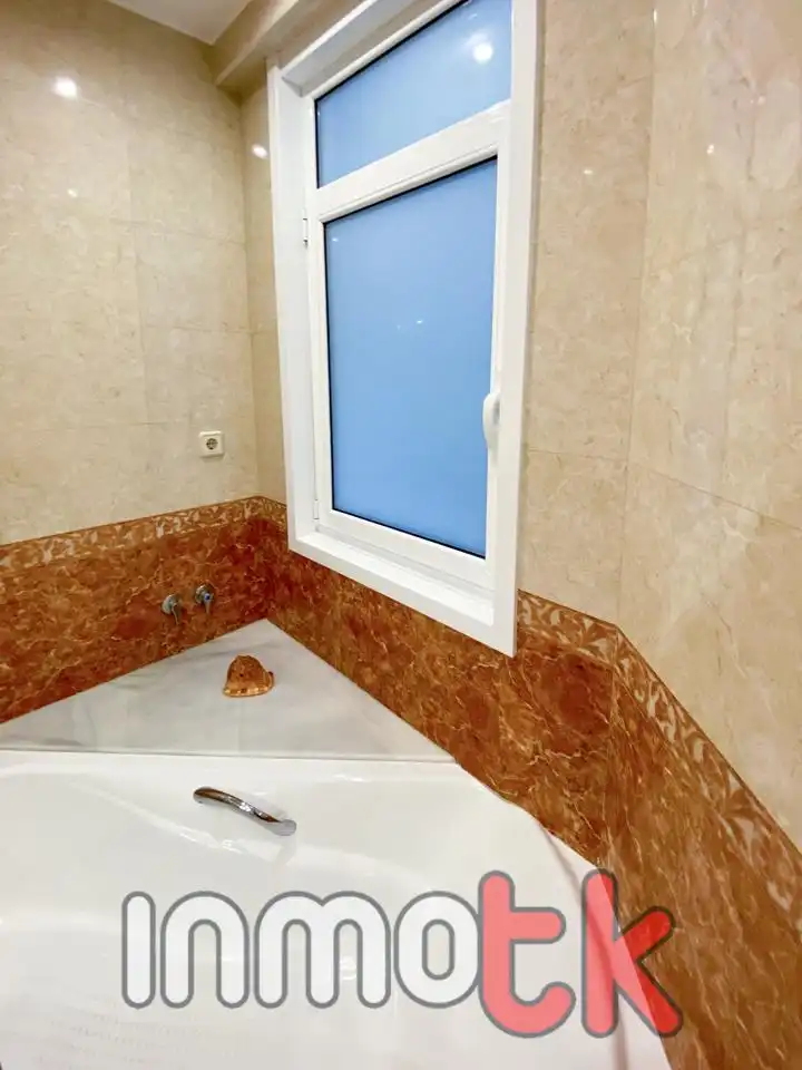 Bathroom of Flat for rent in A Coruña Capital   with Heating, Parquet flooring and Furnished