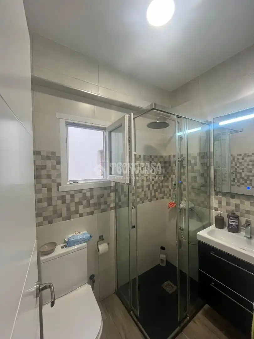 Baño de Piso en venta en Almería con Aire acondicionado