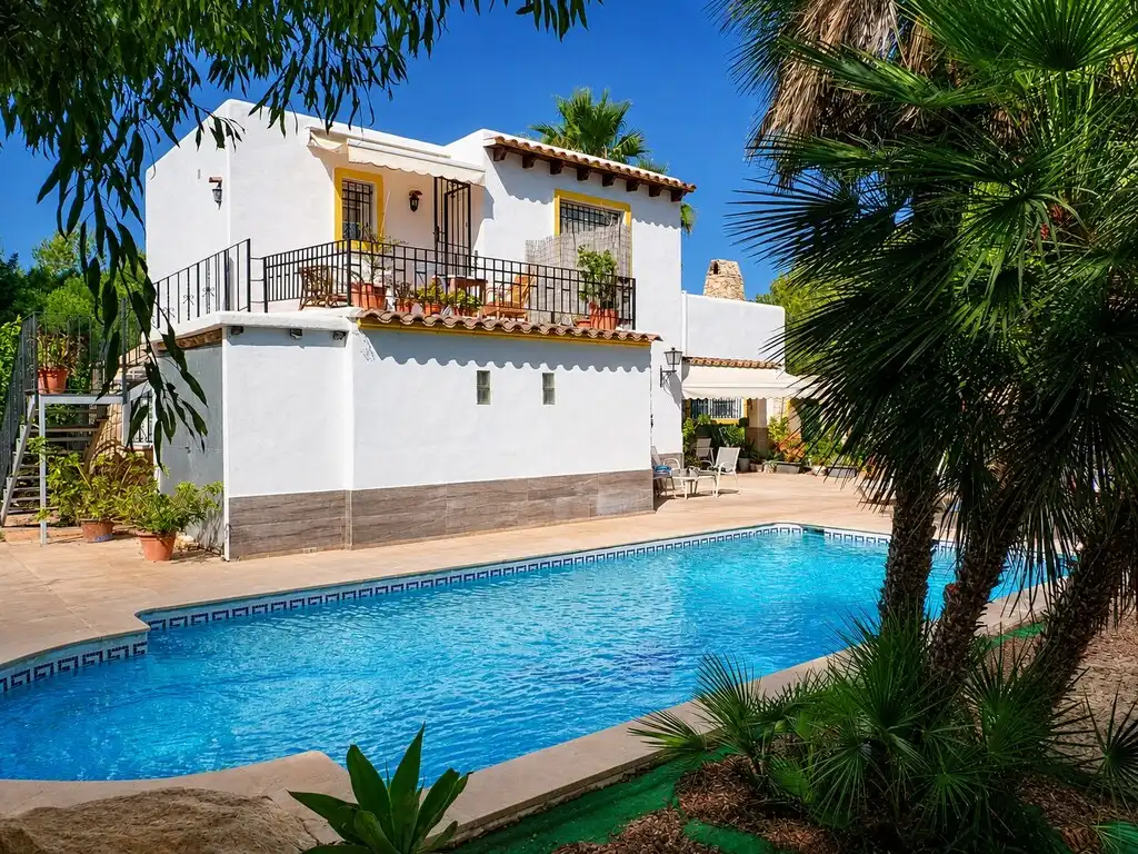Casa rústica amb piscina en venda a Santa Eulària