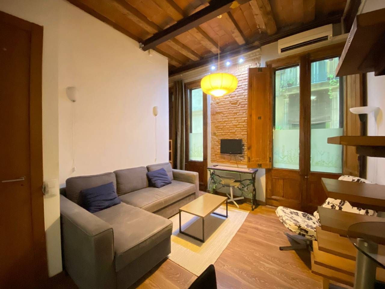 Living room of Flat to rent in  Barcelona Capital  with Air Conditioner, Parquet flooring and Terrace