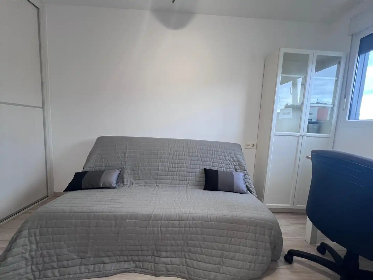 Habitación de Piso de alquiler en Oviedo  con Calefacción, Terraza y Trastero