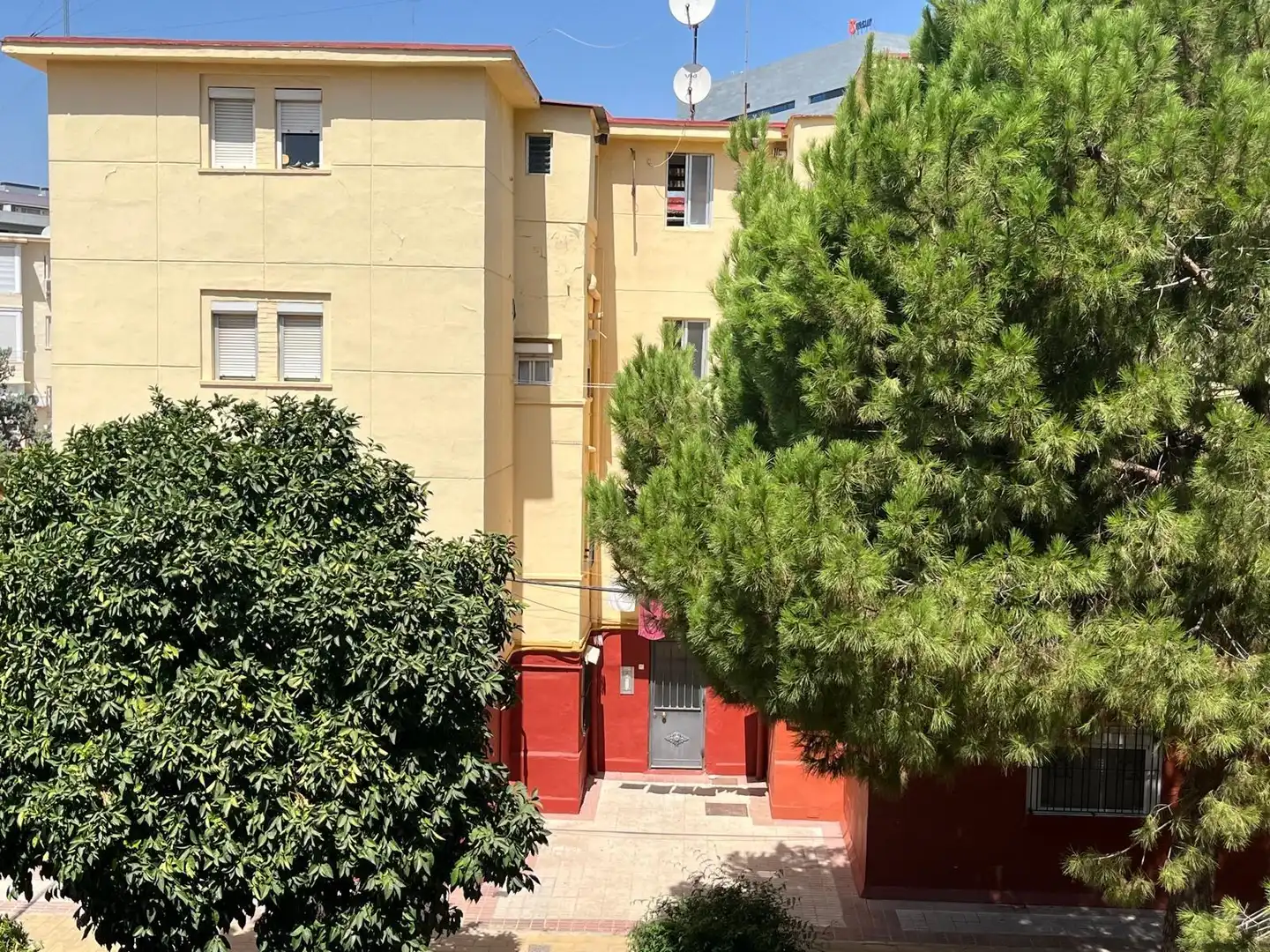 Exterior view of Flat for rent in Sevilla  with Air Conditioner and Furnished