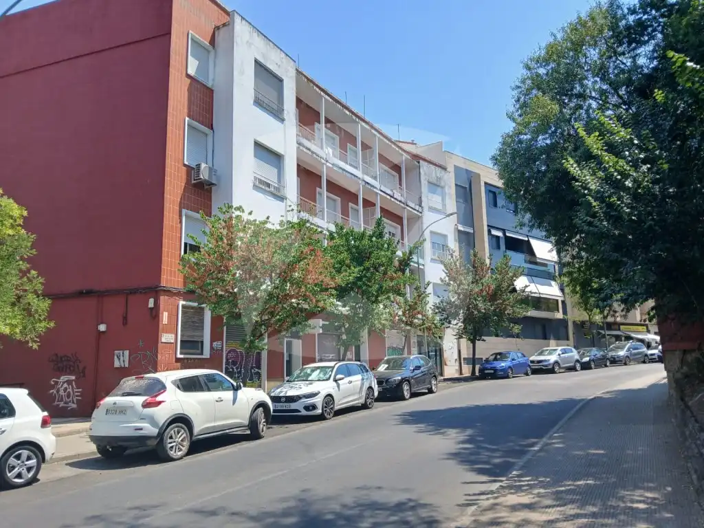 Pis amb ascensor en venda a Av. el Brocense, 5-1