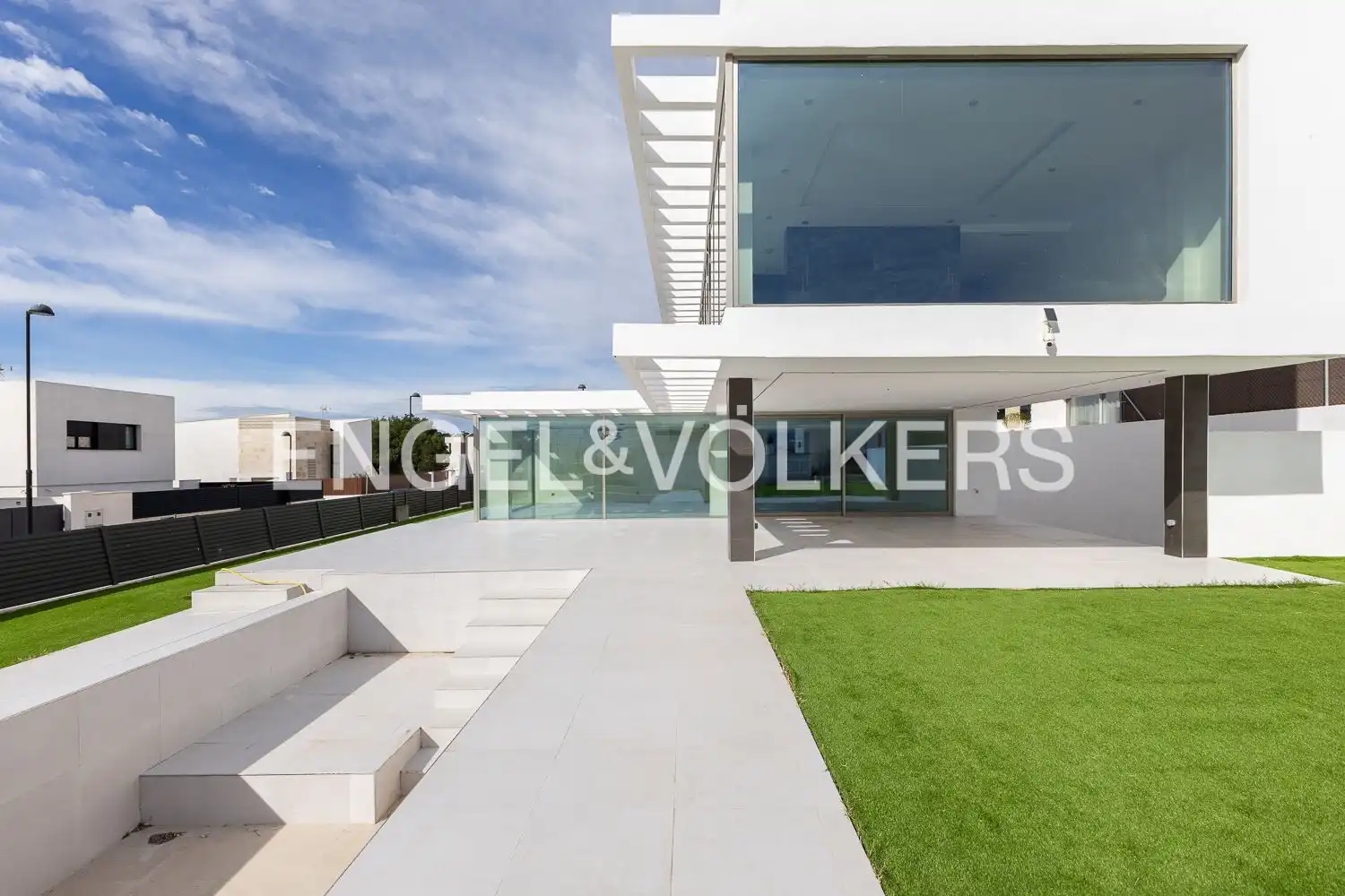 Vista exterior de Casa o xalet en venda en Torrent amb Aire condicionat, Calefacció i Jardí privat