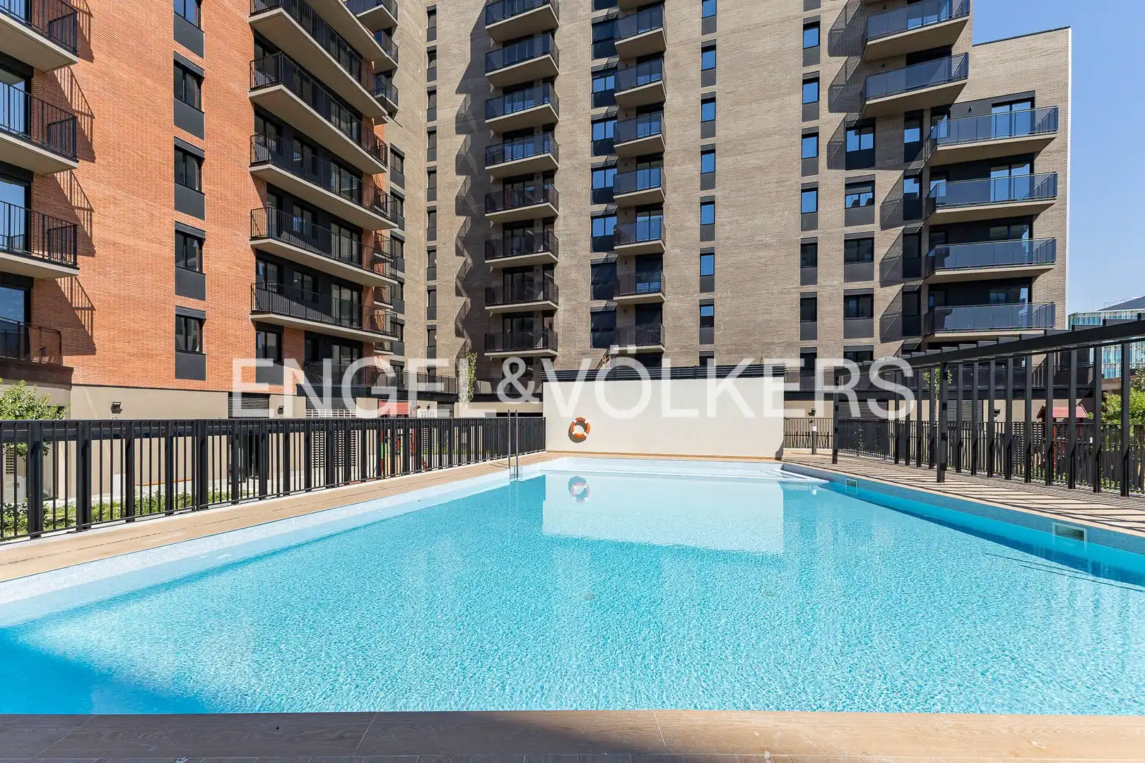 Piscina de Pis de lloguer en Barcelona amb Calefacció i Parquet