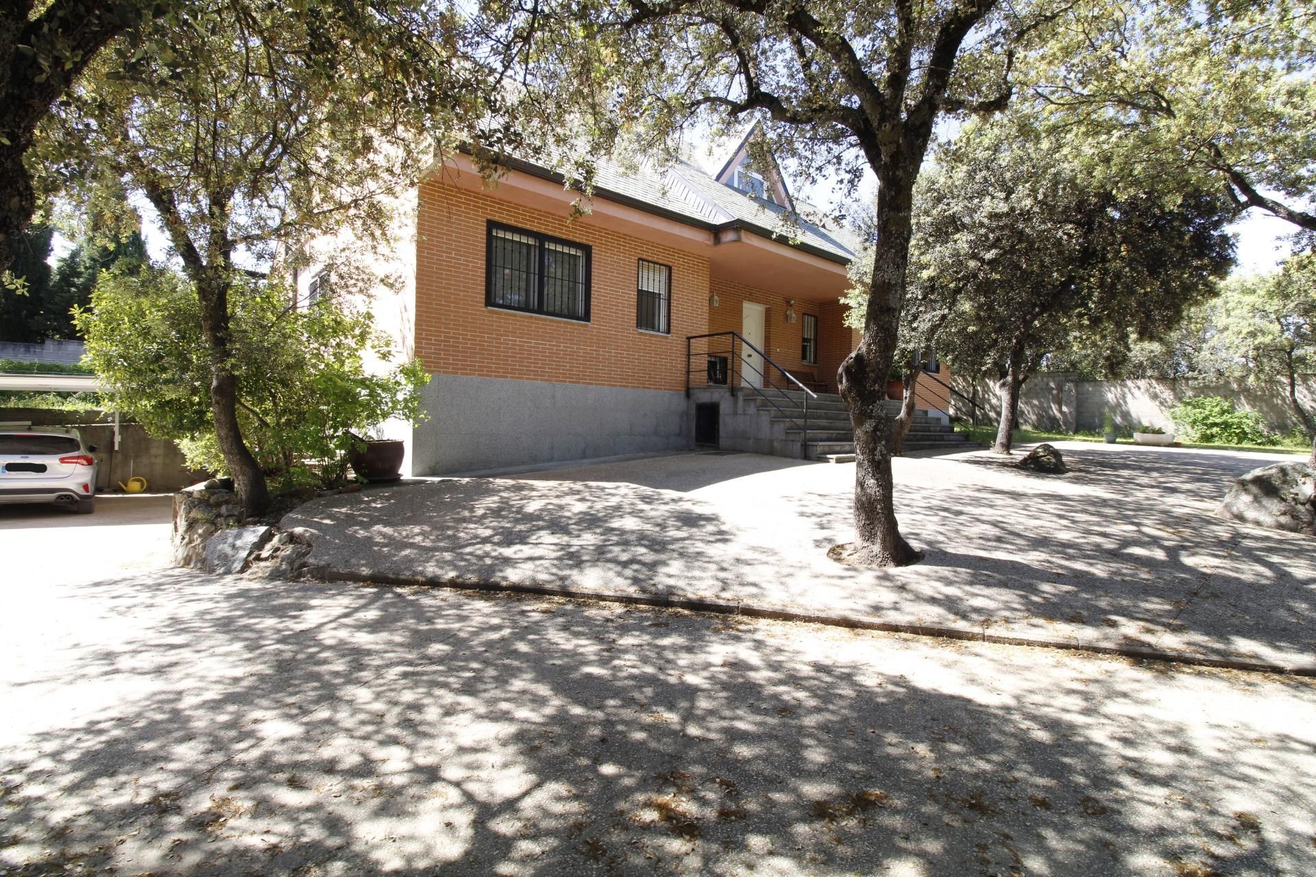 Exterior view of House or chalet for sale in El Escorial  with Heating, Private garden and Terrace