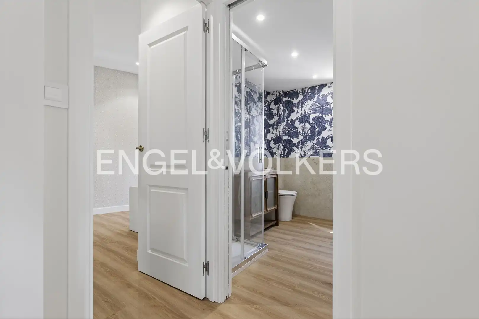 Bathroom of Flat for sale in Sevilla  with Heating, Parquet flooring and Terrace