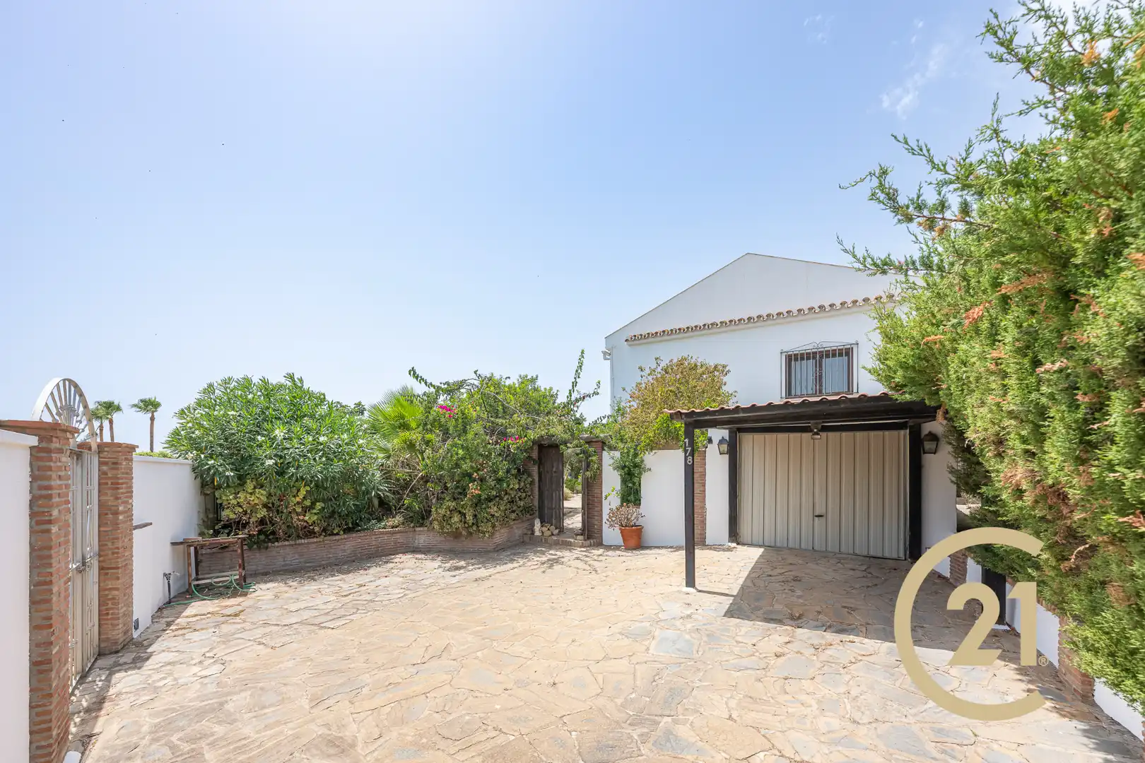 Vista exterior de Casa o chalet en venta en Sotogrande con Aire acondicionado, Jardín privado y Terraza