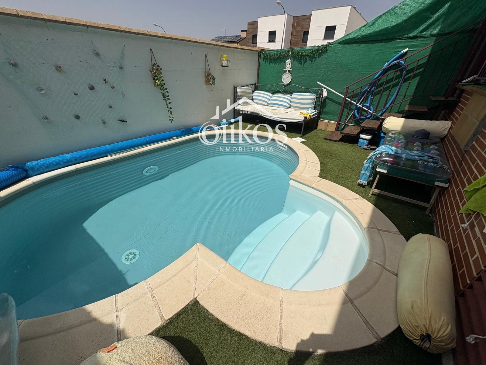 Piscina de Casa adosada en venta en Villares de la Reina con Calefacción, Piscina y Balcón