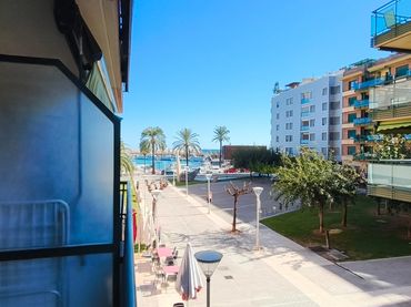 Apartament amb piscina en venda a Carrer d'Hernán Cortés 53