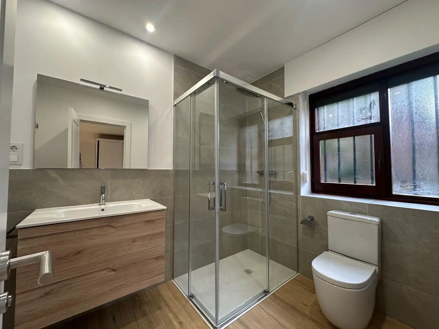 Bathroom of Flat for rent in Getxo   with Heating and Balcony