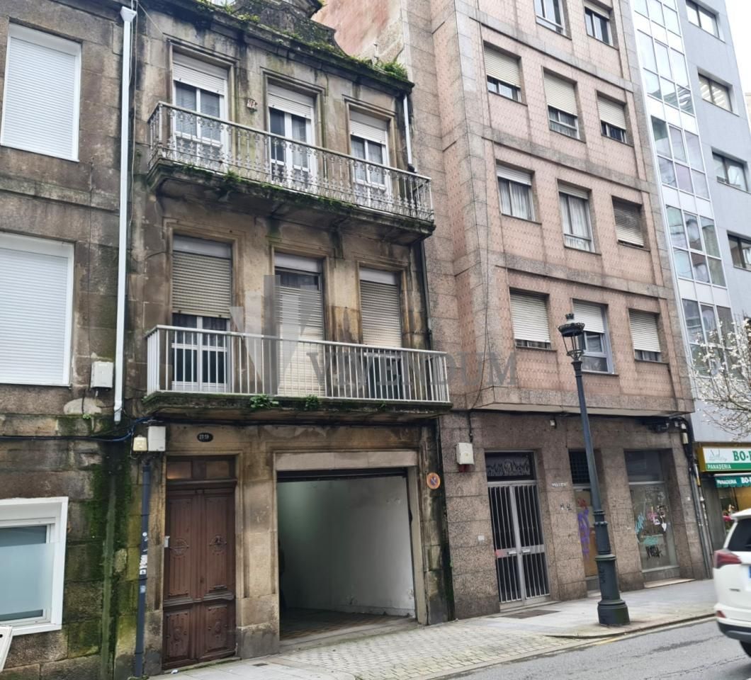 Building for sale in Casco Vello