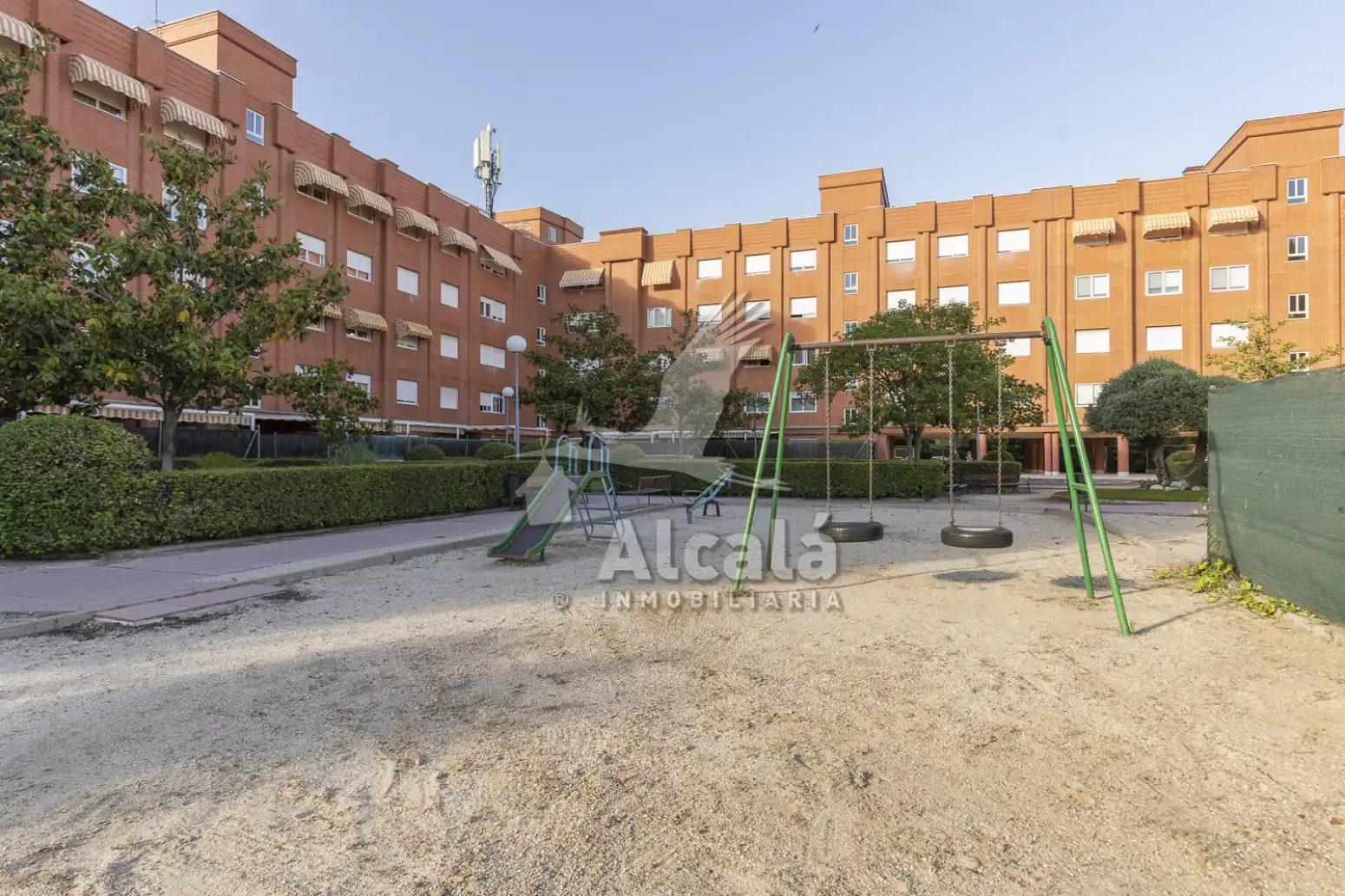 Vista exterior de Piso en venta en Alcalá de Henares con Aire acondicionado, Calefacción y Trastero