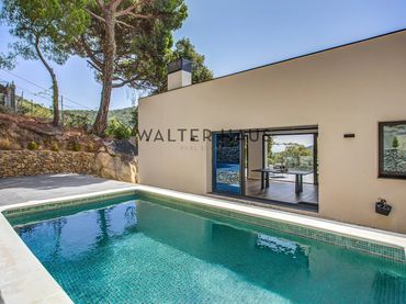 Casa amb balcó en venda a Carrer del Puig Brull 87
