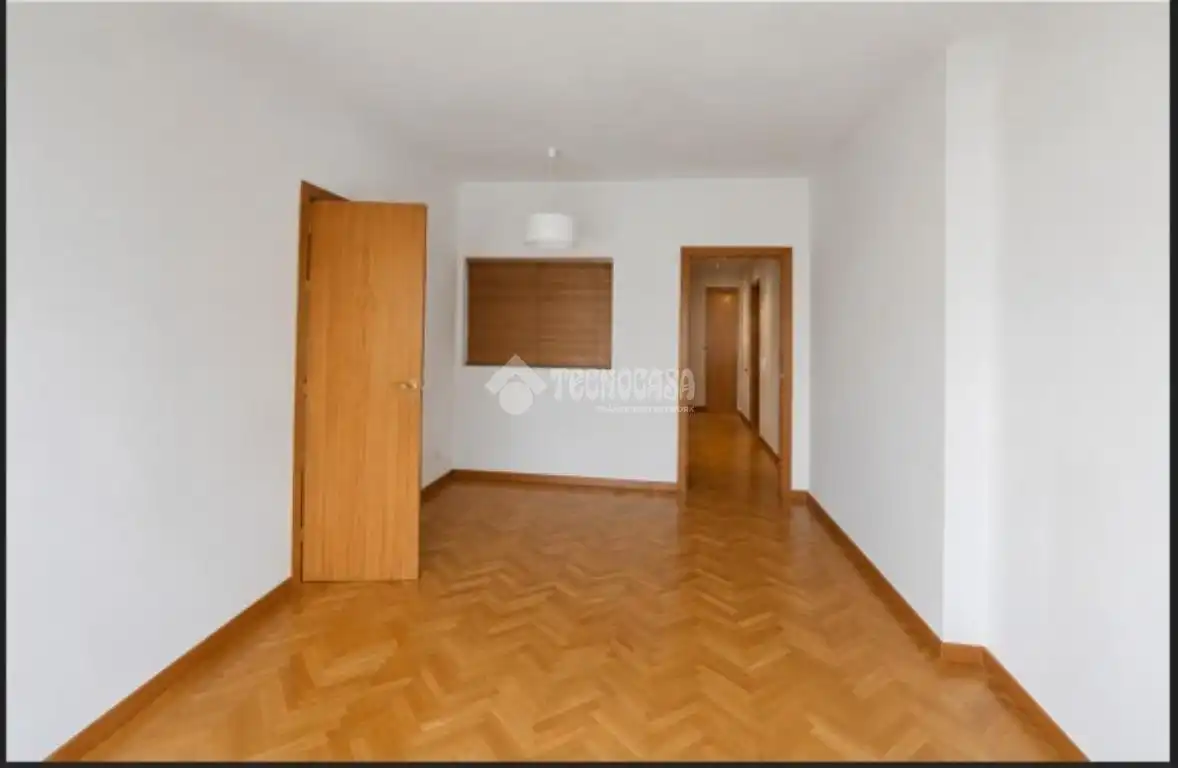 Habitación de Piso en venta en L'Hospitalet de Llobregat con Balcón